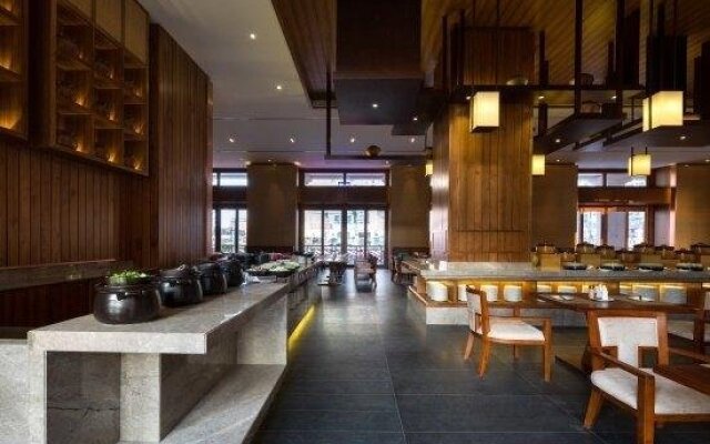 21° Holiday Hotel