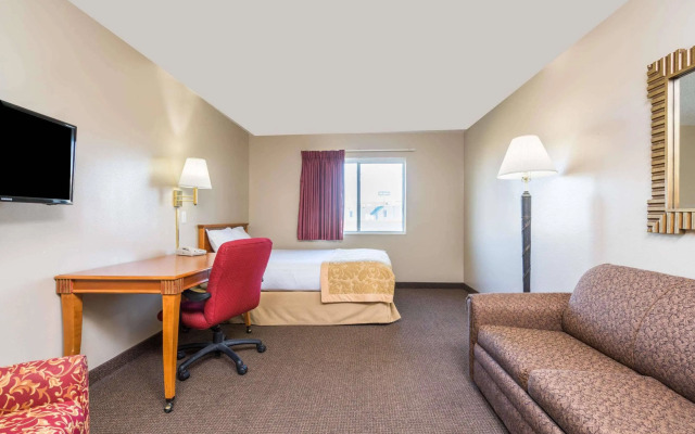 Super 8 by Wyndham Fargo/I-29/West Acres Mall
