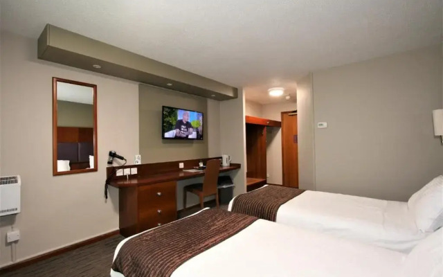 The Oakwood Hotel by Roomsbooked