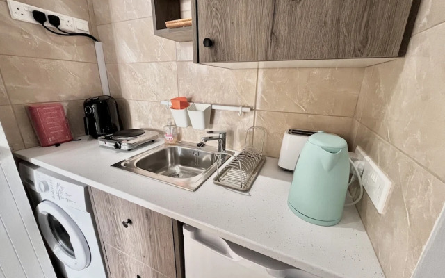79 AN - Stay Nissi Chrysland Studio 110