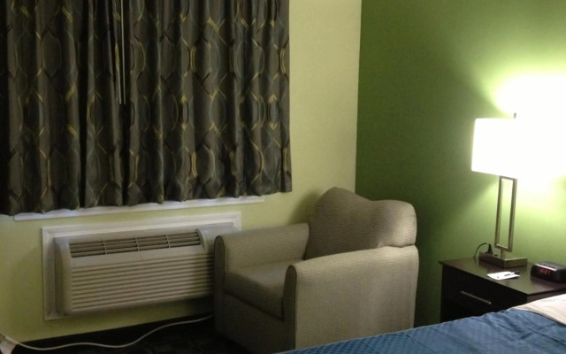 Travelodge by Wyndham Cleveland Lakewood