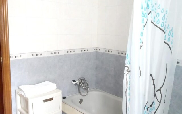 Apartment with 3 Bedrooms in Camelle, with Wonderful City View, Enclosed Garden And Wifi - 13 Km From the Beach