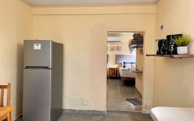 Downtown private Apartment w Kitchen