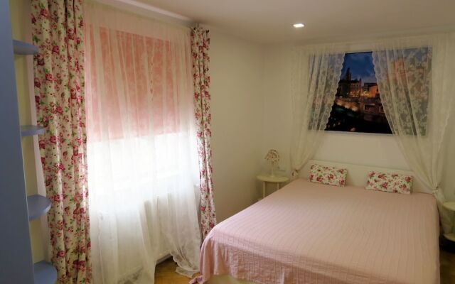 Holiday Rooms & Apartments - Rosy Garden