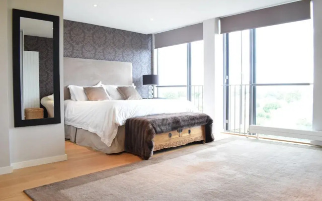 Spacious 2 Bedroom Penthouse in Islington
