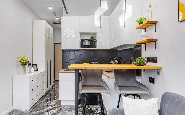 Санди на улице Западная 85