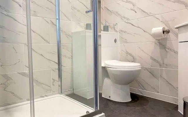 Modern Stylish 2 bedroom 2 Bath Apts.