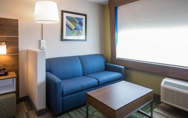 Holiday Inn Express & Suites Ludington, an IHG Hotel