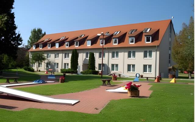 Bernstein Acamed Resort