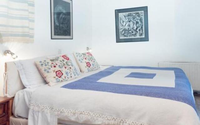 Archondia House