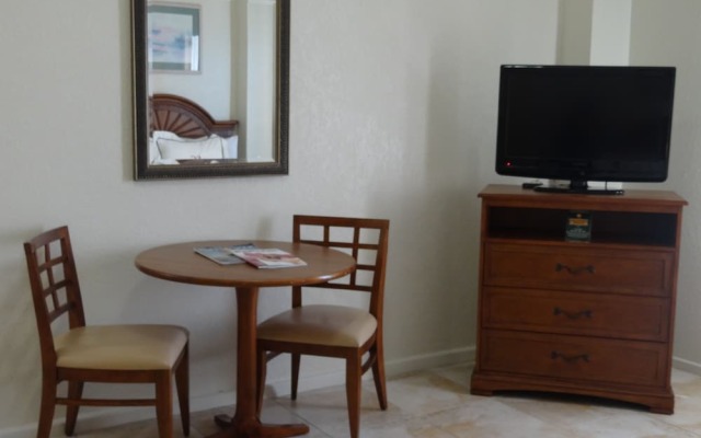 Hbr576-large Studio, Steps From the Ocean