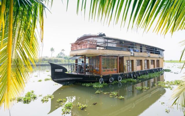 Oyo 24920 Indraprastha Royal Castle Sharing Houseboat
