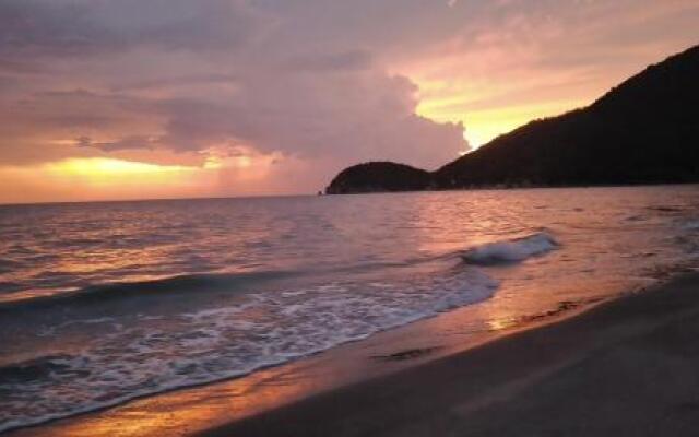 Playa Del Ritmo Beach Hostel & Bar