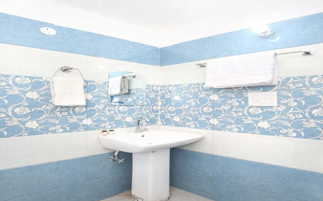 OYO 13102 Hotel Adarsh