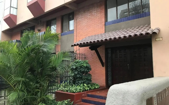 Tezza Apartment two blocks from the American Embassy