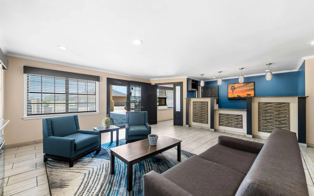 Best Western Delhi Inn