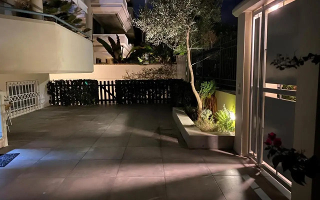Bright, Cosy Studio close to Glyfada Beach & Center