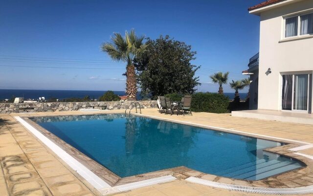 Villa Green Palace, Private Pool, Sea & Mountain Views , Spacious & Beautiful