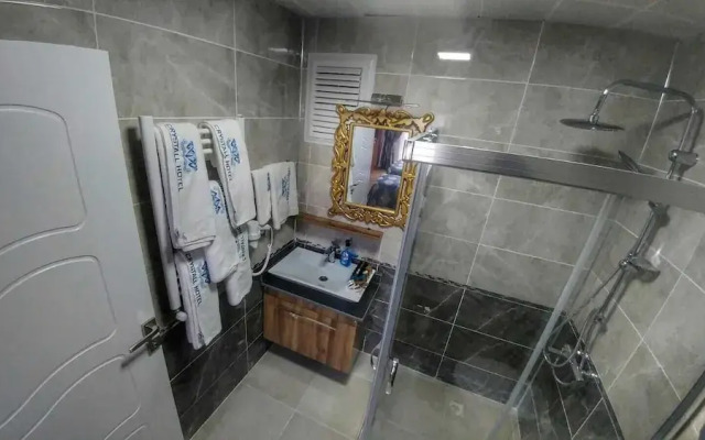 Crystall Hotel