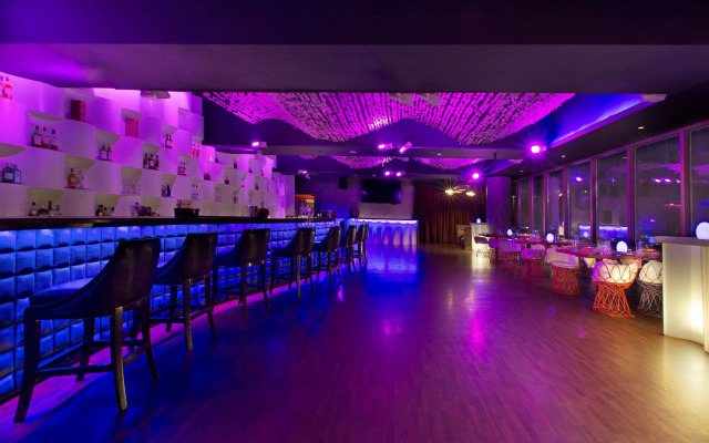 Sheraton Grand Bangalore Hotel at Brigade Gateway