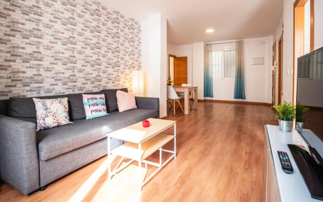 FAMILY FLAT CLOSE to the CENTER