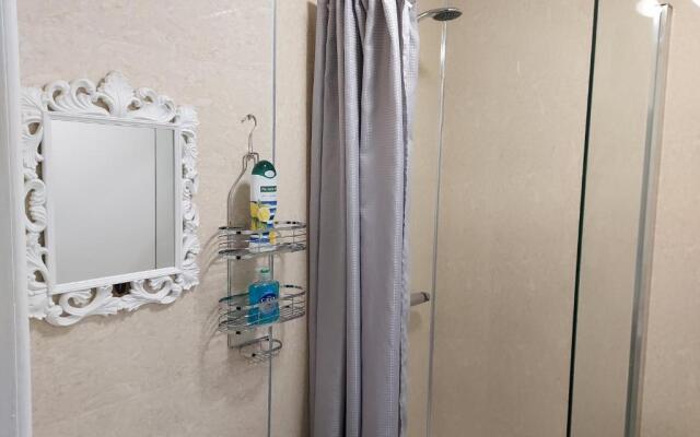 2-beds Studio Located in Parkgate Rotherham