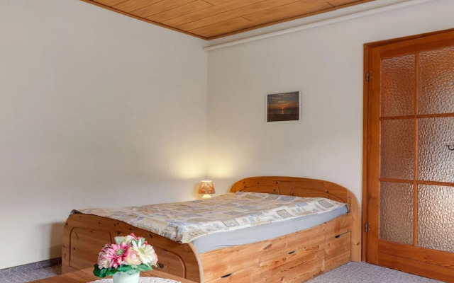 Cozy Apartment near Sea in Warin