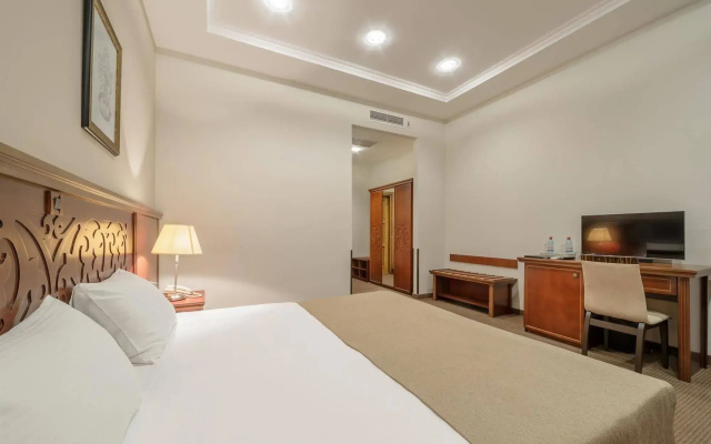 Hotel «ALARUS LUXE»