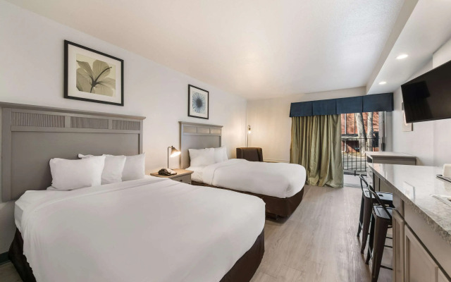 Suburban Studios Williamsburg Central