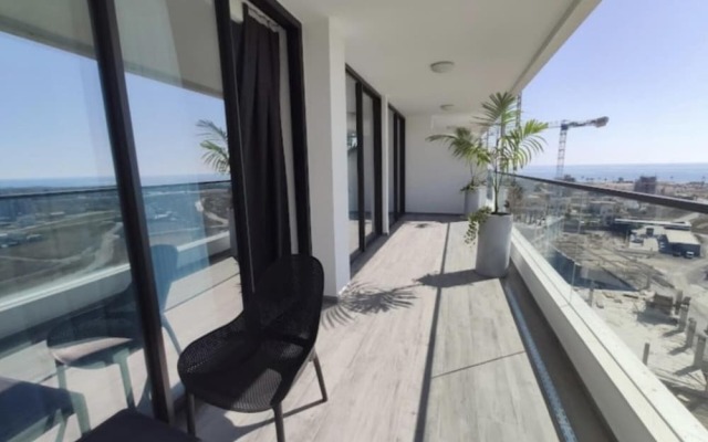23 Grand Sapphire 2 Bedrooms 2 Shower, Pool, Beach