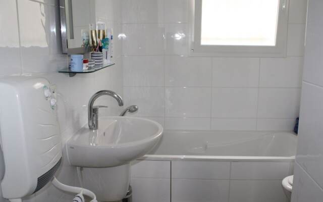 Luxurious Villa in Camplong With Jacuzzi