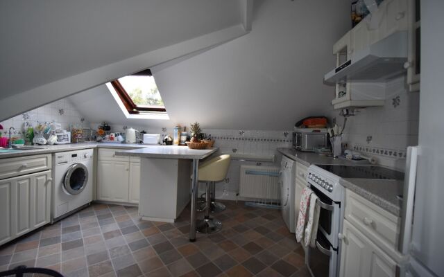 Immaculate 4-bed Apartment in Bournemouth & spa