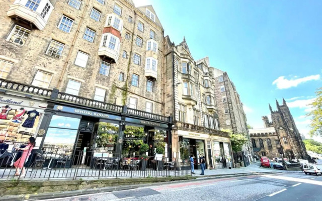 Sumptuous 2BR Apt Next To Edinburgh Castle!