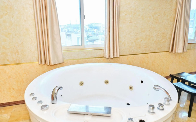 A25 Hotel - 12 Ngo Sy Lien