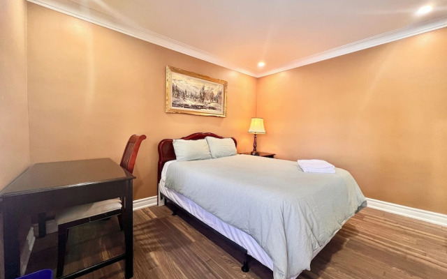 Upgraded Rooms with Bath 7-min to Subway Near Downsview Rogers Stadium