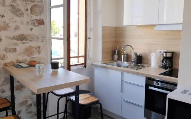 Superbement rénové studio duplex Vieil Antibes