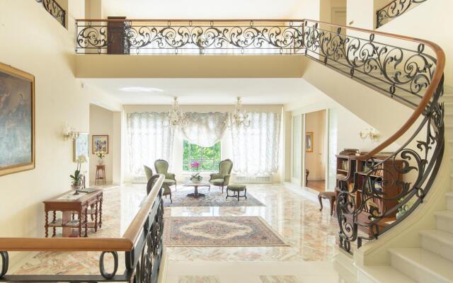 Splendid Villa in Macerata With Pool & Views