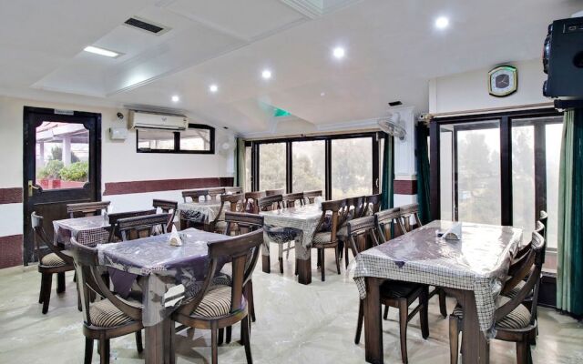 Oyo 26837 Hotel White House