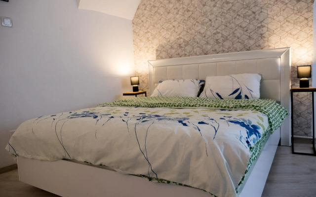 Melion Historical Center Apartment