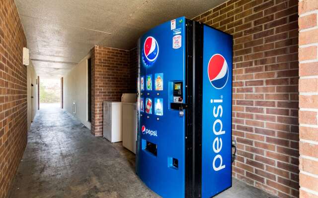 Econo Lodge Inn & Suites Conference Center