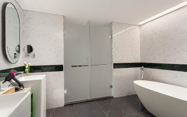 Holiday Inn Resort Sanya Bay by IHG