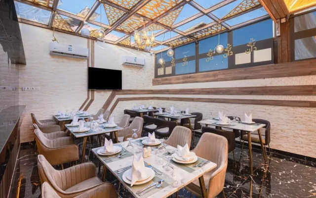Daan Hotel