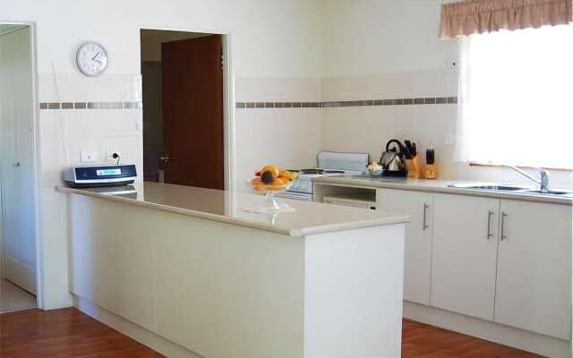 Aarinda Holiday Apartments