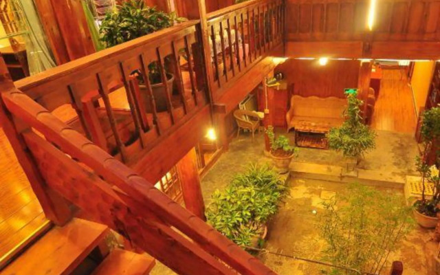 Lijiang Rongshe Liyuan Inn
