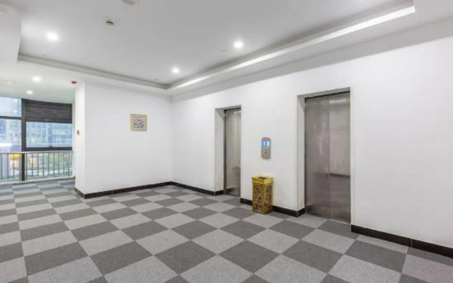Dream Aijia Hotel (Hangzhou Linping Yintai subway station store)