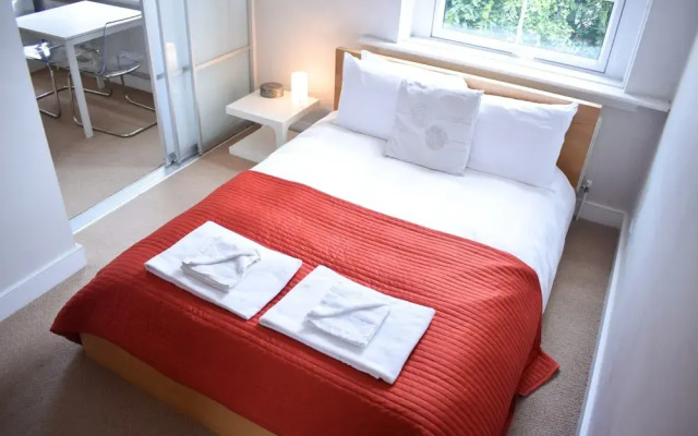 2 Bedroom Flat Near Tower Hill