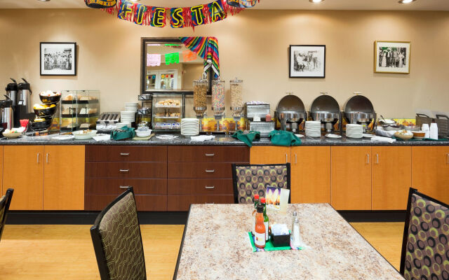 Holiday Inn Hotel & Suites Rochester - Marketplace, an IHG Hotel