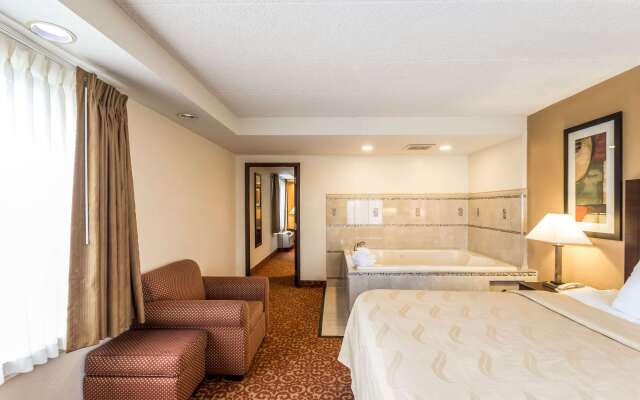 Quality Suites Milwaukee Airport