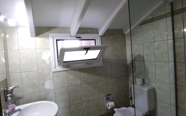 Kavos Plaza Hotel