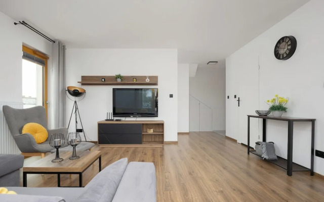 Bielawska Loft Apartment by Renters
